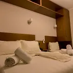 Pandora Tirana